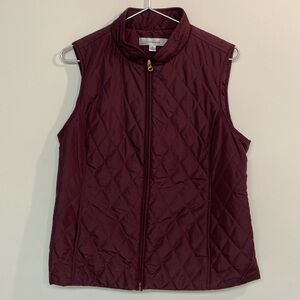 Croft & Barrow brand. Women’s vest. Size:M. Color: maroon